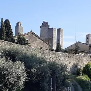 Appartamento Sotto Le Mura Di Leonardo